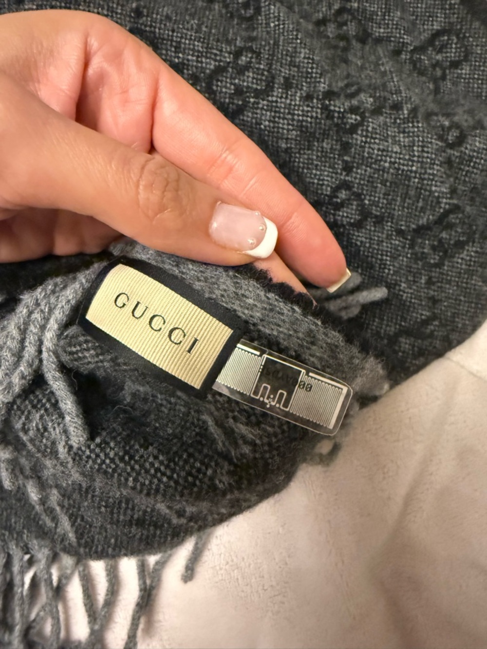 Gucci Black Wool Scarf with Green & Red Stripe - Picture 5 of 7